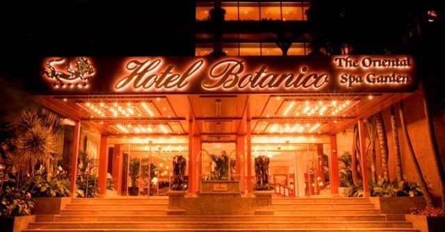 hotel-entrance-by-night