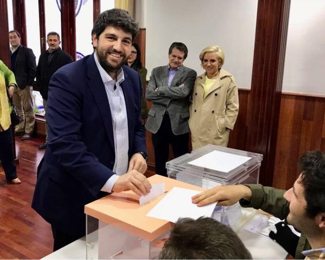 lopez-miras-votando-congreso-regional-pp-656x400