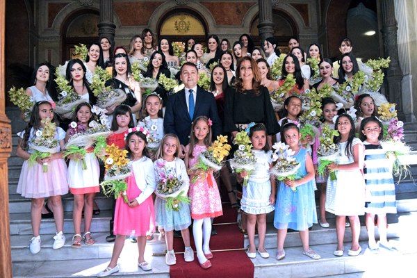 180413-reina-fiestas-de-mayo-1