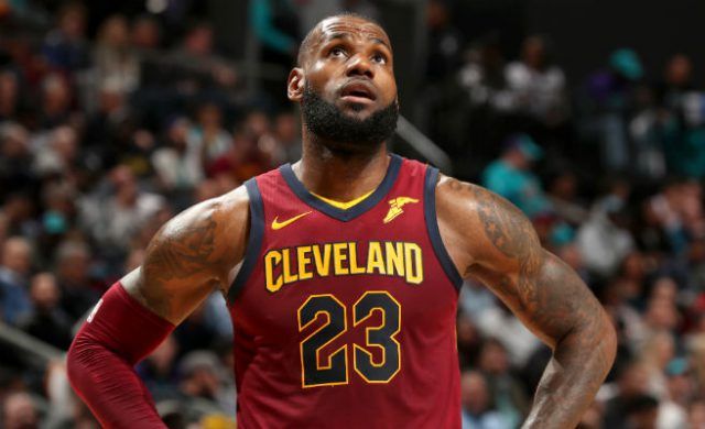20171115_lebron_james_standing_red-normal-1