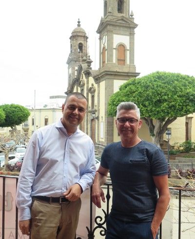 el-alcalde-de-guia-junto-al-pregonero-de-las-fiestas-patronales-de-la-virgen-2018-adrian-castellano