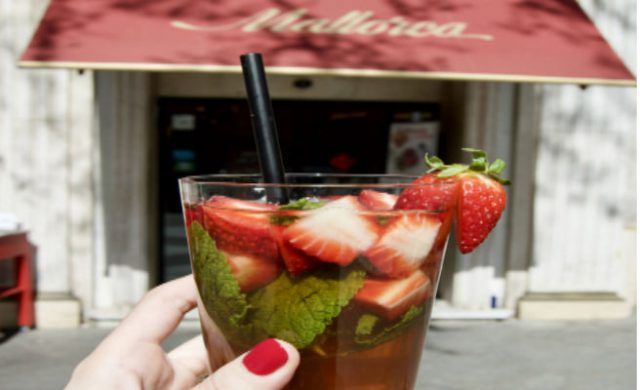 te-helado-con-fresas_656