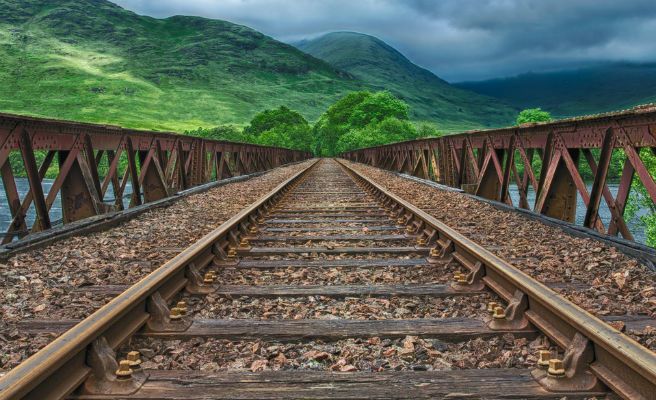 Dos muertos al arrollar un tren de mercancías a una furgoneta en Ciudad Real
