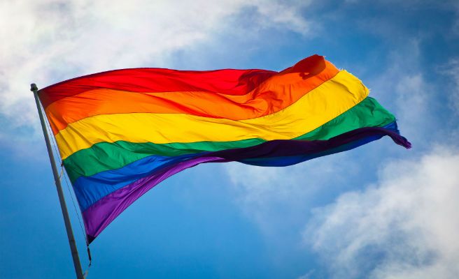 Un acusado de agredir a una pareja homosexual vuelve a acosarles en el juzgado