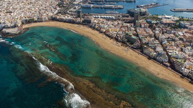 vista-aerea-de-la-playa-de-las-canteras-1