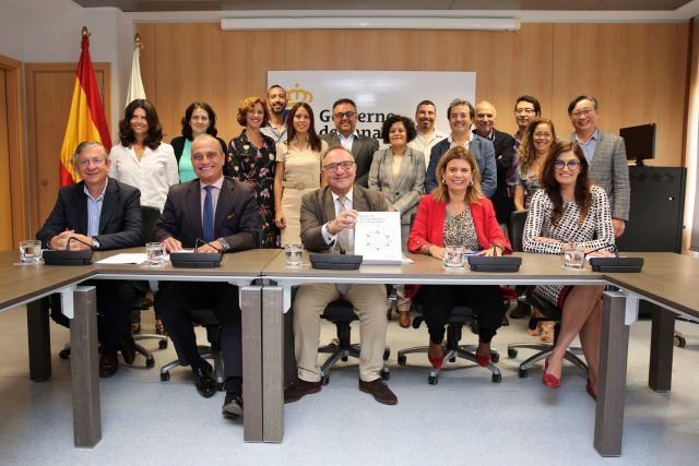 Foto de familia durante la presentación del Plan de Salud Mental