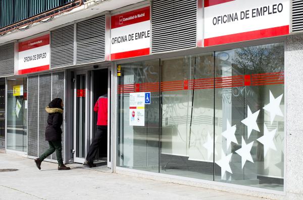 La tasa de paro baja del 15% por primera vez desde 2008, según la EPA