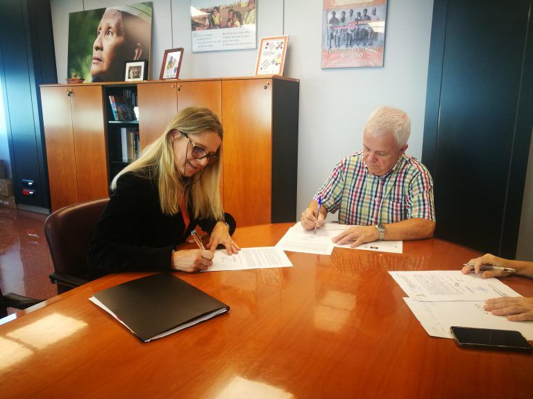 GRAN CANARIA: El Cabildo y la Agencia de la ONU para los refugiados de Palestina firman el acuerdo para  distribuir alimentos en Gaza con 130.000 euros