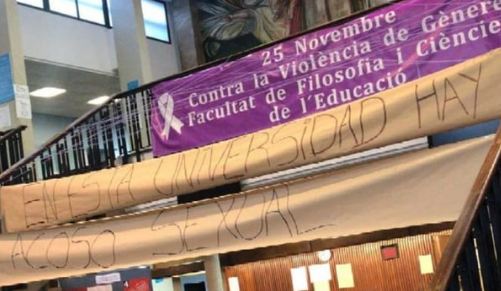 Un profesor en Valencia: «no hace falta que te enrolles en el examen, ya nos podemos enrollar en mi despacho»