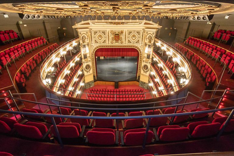 El Día Mundial del Teatro llega con los escenarios a oscuras