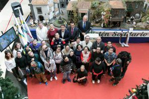 Autoridades Junto A Integrantes De La Asociación Tinerfeña De Trisómicos 21 Down Tenerife