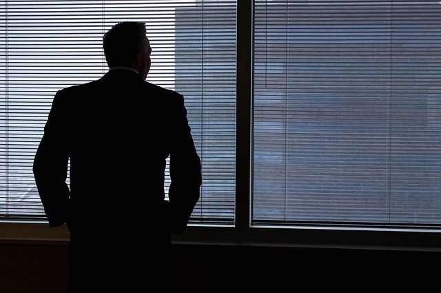 Cinco claves para demostrar que tu expareja convive con otra persona en la vivienda familiar