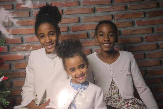 Encuentran en el tejado de su casa a una niña desaparecida en Cáceres