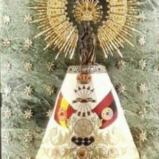 Funda de móvil Virgen del Pilar con el manto de españa - Con la Peineta  Puesta