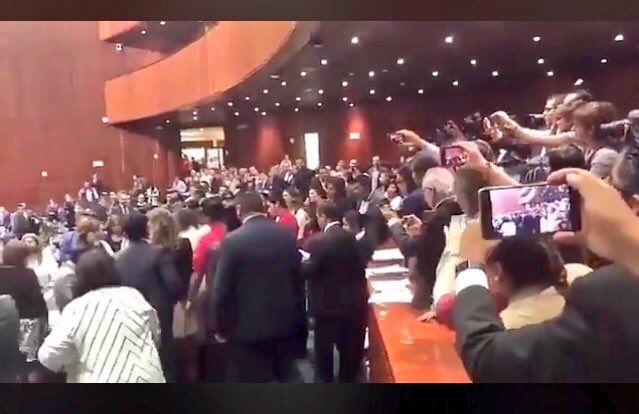 Una diputada mexicana se entera del asesinato de su hija en plena sesión del Congreso