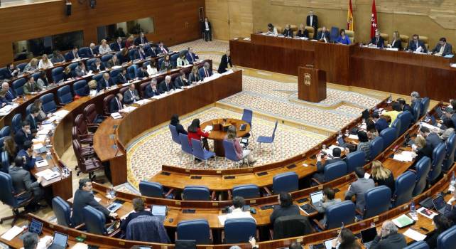 El PSOE no se opone a que comparezcan Cifuentes y Casado en la comisión sobre los másteres de la Rey Juan Carlos