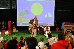 Los Pequeños De Mogán Disfrutando Del Teatro Interactivo