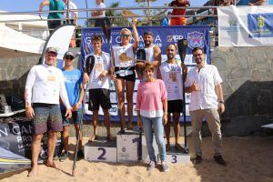 Vencedores De Europa De Paddle Surf De Larga Distancia Junto A La Acaldesa De Mogán Onalia Bueno Björn Dunkerbeck Y Nicolás Villalobos