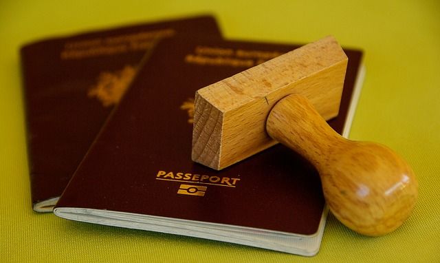 Cinco detenidos por comprar pasaportes españoles a dominicanos nacionalizados para cedérselos a otras personas