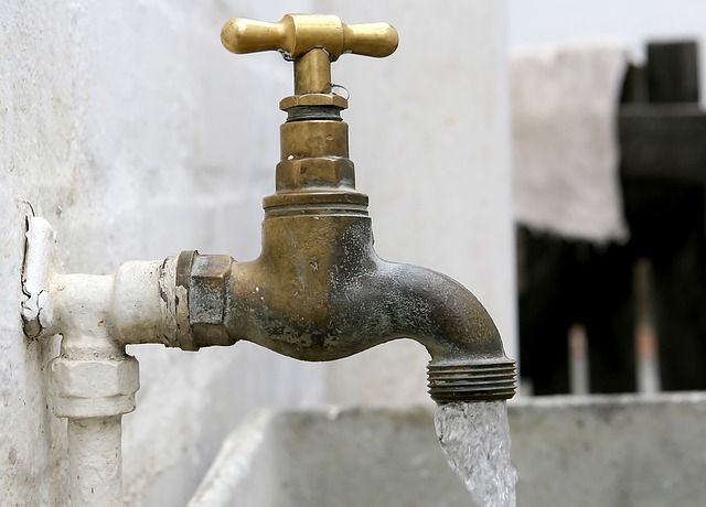 El motivo por el que un municipio de Gerona lleva un mes sin poder beber agua del grifo