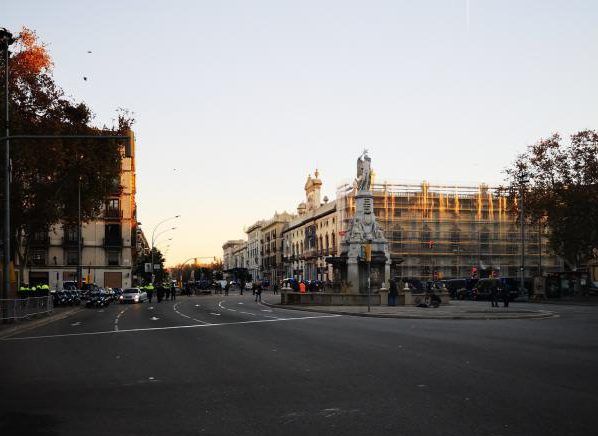 La Policía toma los alrededores de la sede del Consejo de Ministros en Barcelona