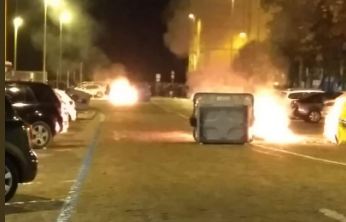 Dos detenidos, varios agredidos y quema de contenedores en la marcha anti-Vox en Cádiz