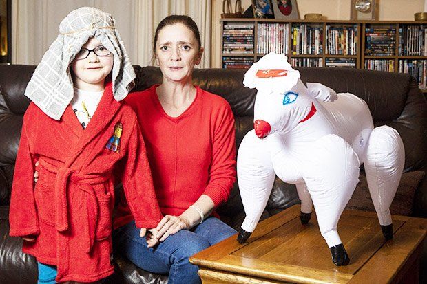 Le compró a su hijo un disfraz de Navidad en Amazon sin darse cuenta de que era un juguete sexual