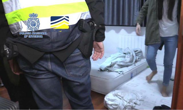 policia manicuras