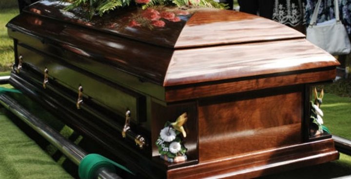 Detenidos los 15 empleados de una funeraria que cambiaban el cadáver de ataúd antes de la incineración