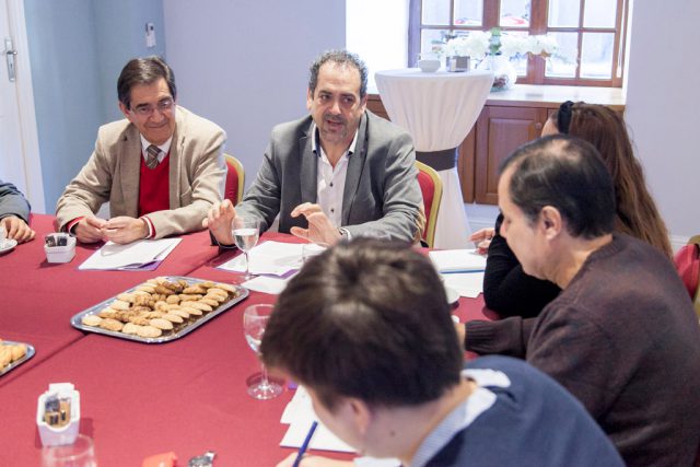 Desayuno prensa con vic estudiantes2
