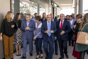 Las Autoridades Durante La Visita Al The Market Puerto Rico