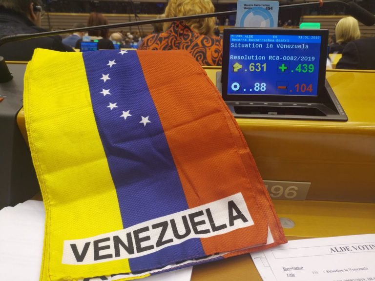 El Parlamento Europeo reconoce a Juan Guaidó como presidente de Venezuela