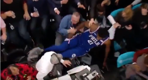 El asombroso salto de Embiid que asustó a los espectadores