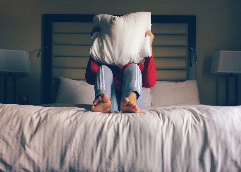 Se busca probador de almohadas en España por 1200 euros al mes