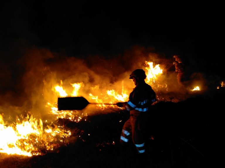 Las terribles imágenes de los cerca de 60 incendios activos en Asturias y Cantabria
