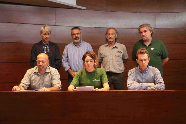 Expertos forestales durante la lectura del manifiesto