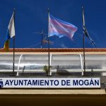 La Bandera Trans Ondeando En La Fachada De La Casa Consistorial Moganera