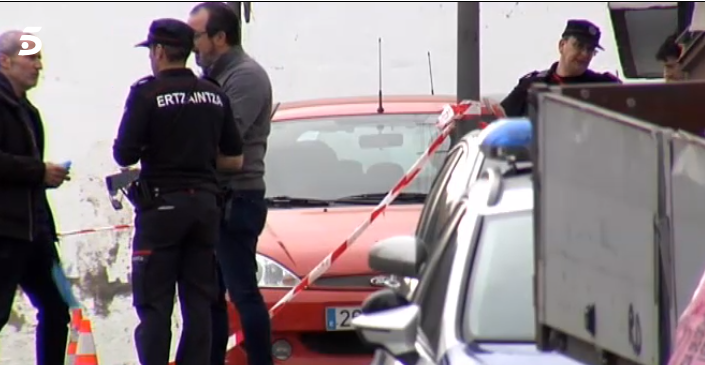 Detenida una menor en Mondragón tras abandonar y dejar morir en la calle a su bebé