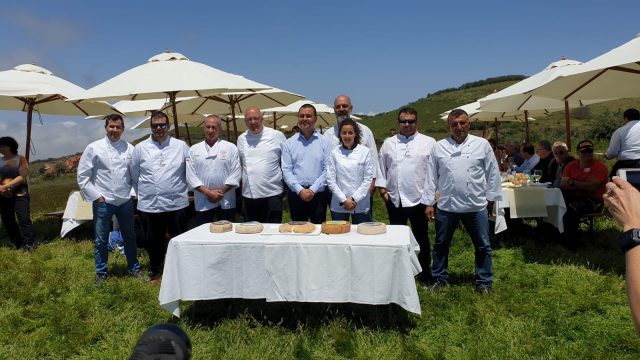 El alcalde de Guía, Pedro Rodríguez, junto a los cocineros de las islas invitados a la Jornada Técnica
