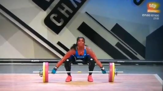 Se parte el codo izquierdo al tratar de levantar 107 kg de peso