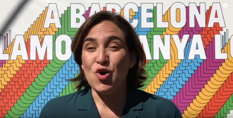 «Rancio, superpower, brutal»: así es el criticado lenguaje que emplea Ada Colau en su último vídeo como youtuber