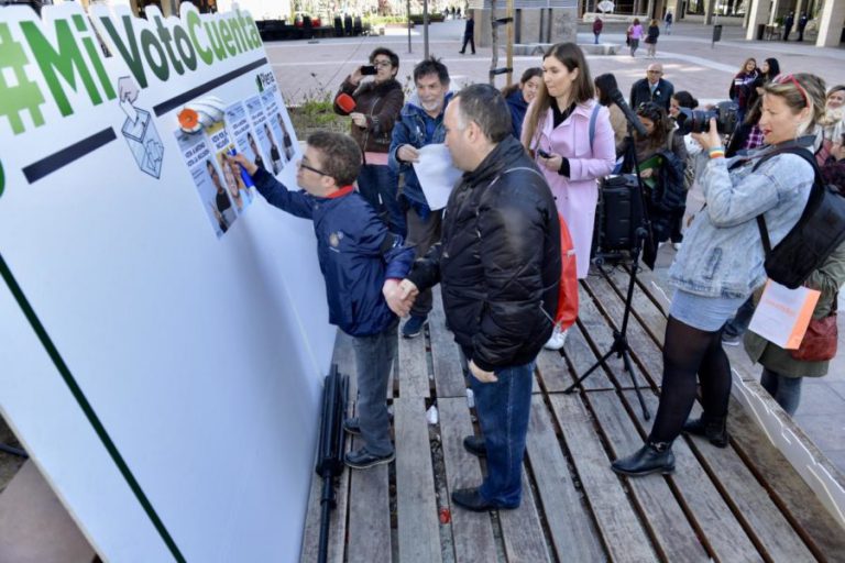 Las “limitaciones” en el voto de las personas con discapacidad llegan al Defensor del Pueblo