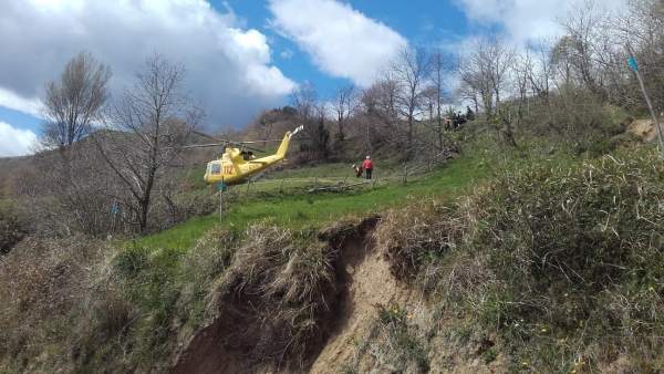 Muere una niña de 3 años al volcar el tractor en el que estaba subida