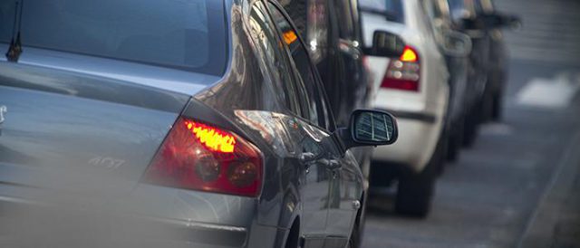 trafico coches atasco conducir