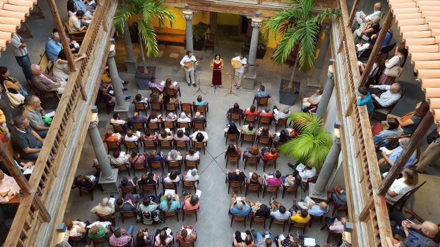 Música Antigua en el Patio - Ambiente - Recital de Carlos Oramas, Isabel Álvarez y Jorge Rubiales (2016-07-26)