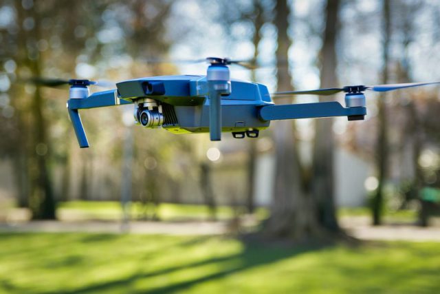 drone-3181111_1280-900x600