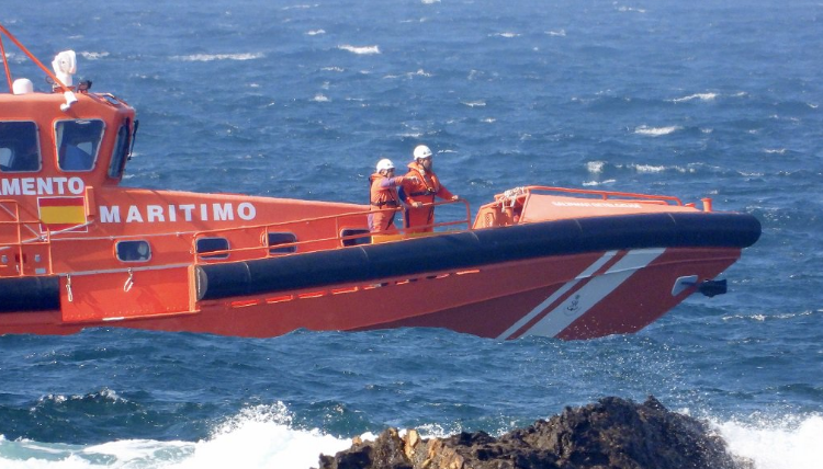 Tres muertos y 10 desaparecidos en una patera a la deriva cerca de Melilla