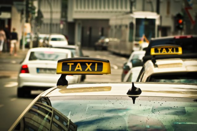 taxi-1515420_1280-900x600