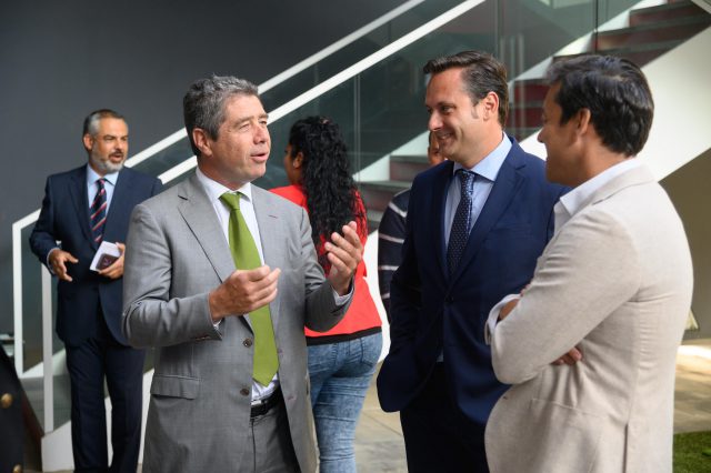 El Presidente De Foresta Claudio Alonso Dando La Bienvenida A Los Asistentes