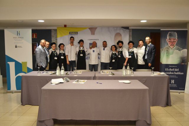 Foto De Familia Con Los Seis Alumnos E Hecansa Participantes En La Semifinal